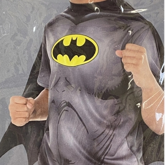 NWT DC Comics Batman Shirt w/ Cape Halloween Costume Cosplay Child S/M Hero New - Picture 3 of 8